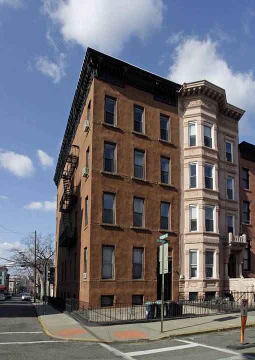 700 Hudson St in Hoboken, NJ - Building Photo