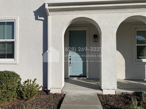 3264 Sunny Gate Ln in Folsom, CA - Building Photo - Building Photo