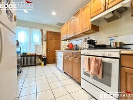 27 S Crescent Circuit, Unit A COPY in Boston, MA - Building Photo