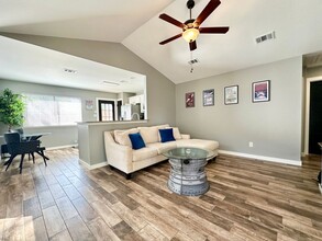 1003 Markham Ln in Austin, TX - Building Photo - Building Photo