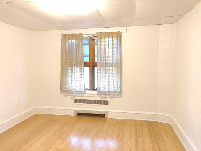 193 Zerby Ave, Unit 2L photo'