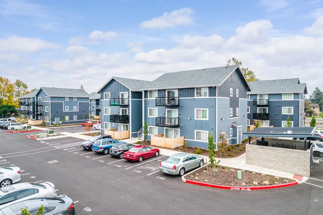 Claxter Crossing Apartments in Salem, OR - Foto de edificio - Building Photo