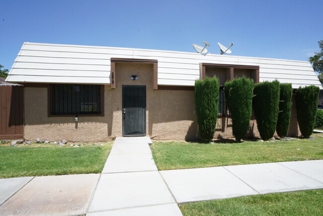 property at 3619 Villa Knolls E Dr