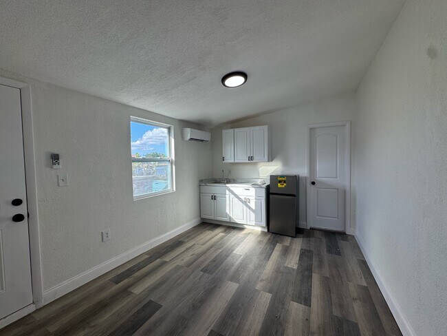 585 Lindley Terrace in Port Charlotte, FL - Building Photo - Building Photo