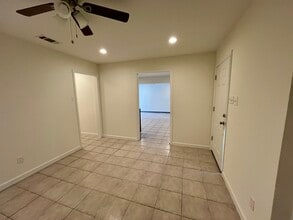 1021 Sandalwood Dr in Harvey, LA - Foto de edificio - Building Photo