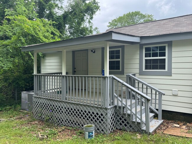 185 S Rocksprings St in Athens, GA - Building Photo - Building Photo
