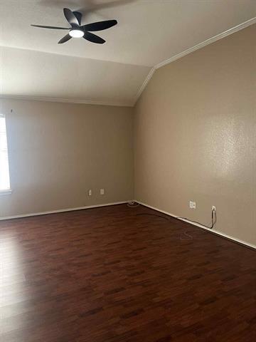 8801 Creekside Dr in Rowlett, TX - Foto de edificio - Building Photo