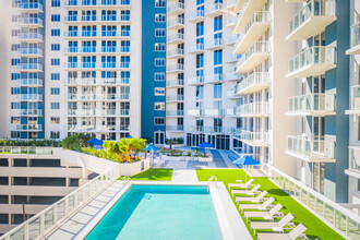 Hollywood East in Hollywood, FL - Building Photo - Building Photo