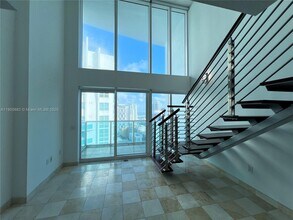 41 SE 5th St, Unit 2211 in Miami, FL - Foto de edificio - Building Photo