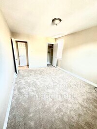 910 E Sharpnack St photo'