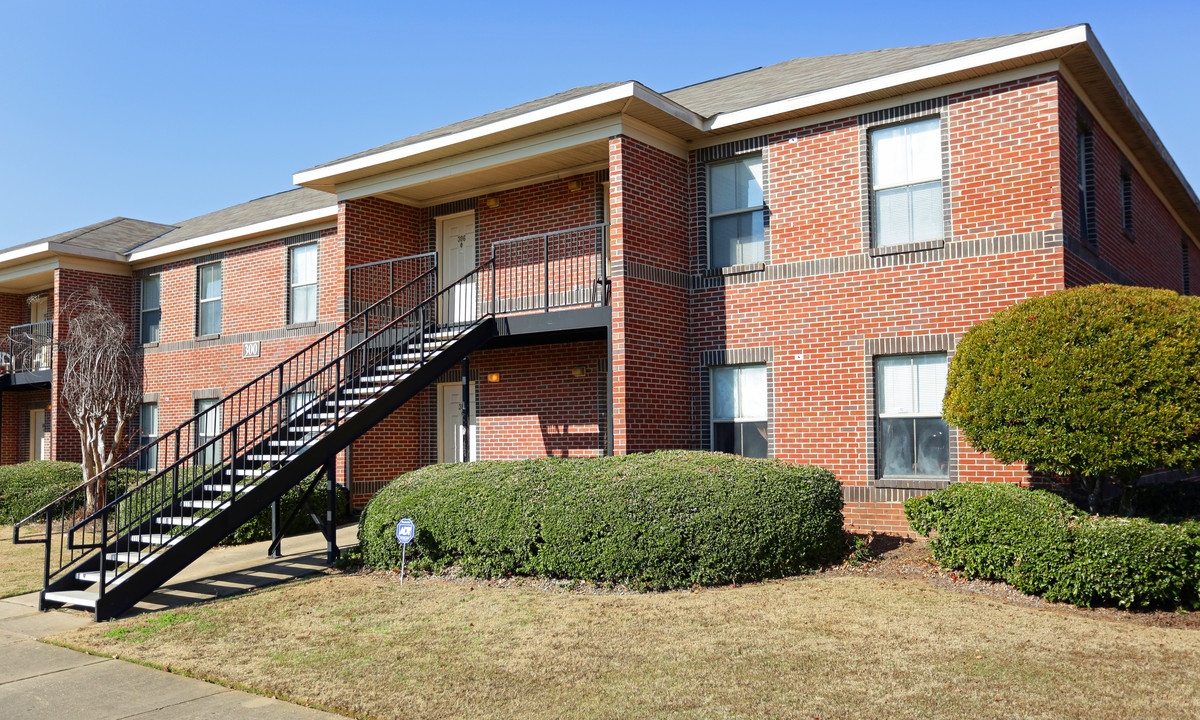 Vista Terrace in Montgomery, AL - Building Photo