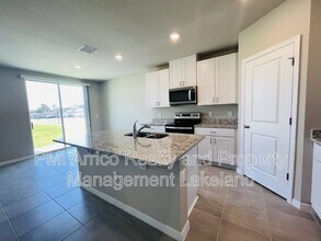 1061 Oak Vly Dr in Auburndale, FL - Building Photo - Building Photo