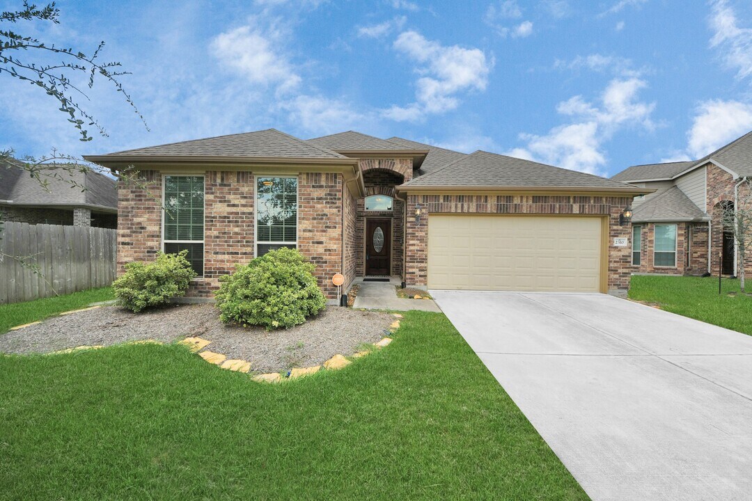2310 Brett Ct in Missouri City, TX - Building Photo