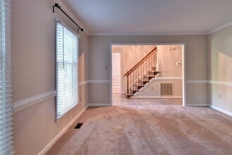 106 Dawn Pl in Yorktown, VA - Foto de edificio - Building Photo