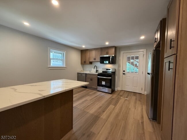21 Miller St in Morristown, NJ - Building Photo - Building Photo