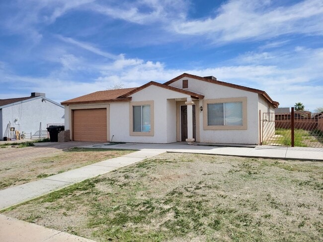 208 Paseo De Su Alteza in Calexico, CA - Building Photo - Building Photo