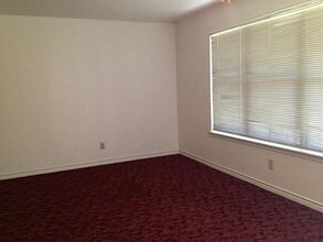 1415 N Austin St in Denton, TX - Building Photo - Building Photo