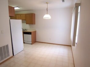 Woodside Apartments in Mt. Pleasant, MI - Building Photo - Interior Photo