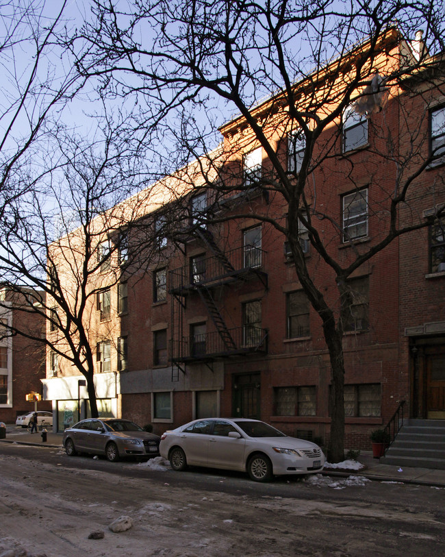 132 Sullivan St in New York, NY - Building Photo - Building Photo