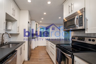 4968 Oakridge Rd in Lake Oswego, OR - Building Photo - Building Photo