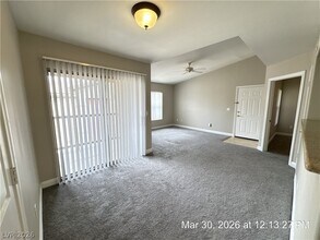 8000 W Badura Ave in Las Vegas, NV - Foto de edificio - Building Photo