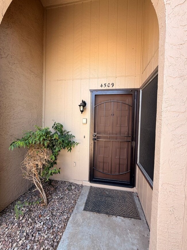 4509 W Continental Dr