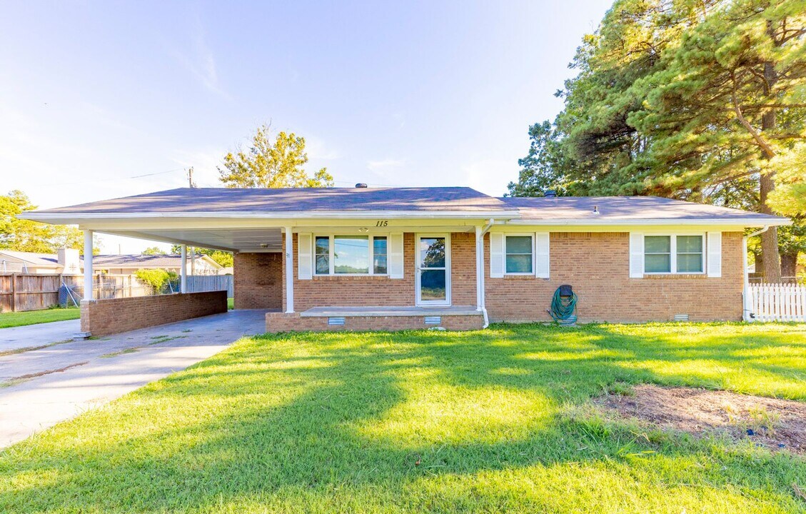 115 Ketchum Ln in Lonoke, AR - Building Photo