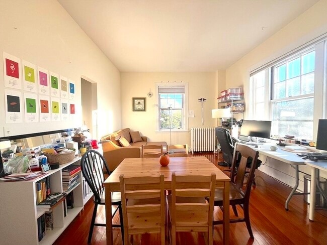 371 Harvard St, Unit 3C in Cambridge, MA - Foto de edificio - Building Photo