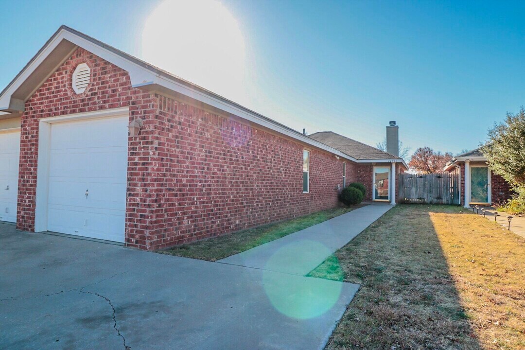 2409 87th St in Lubbock, TX - Building Photo