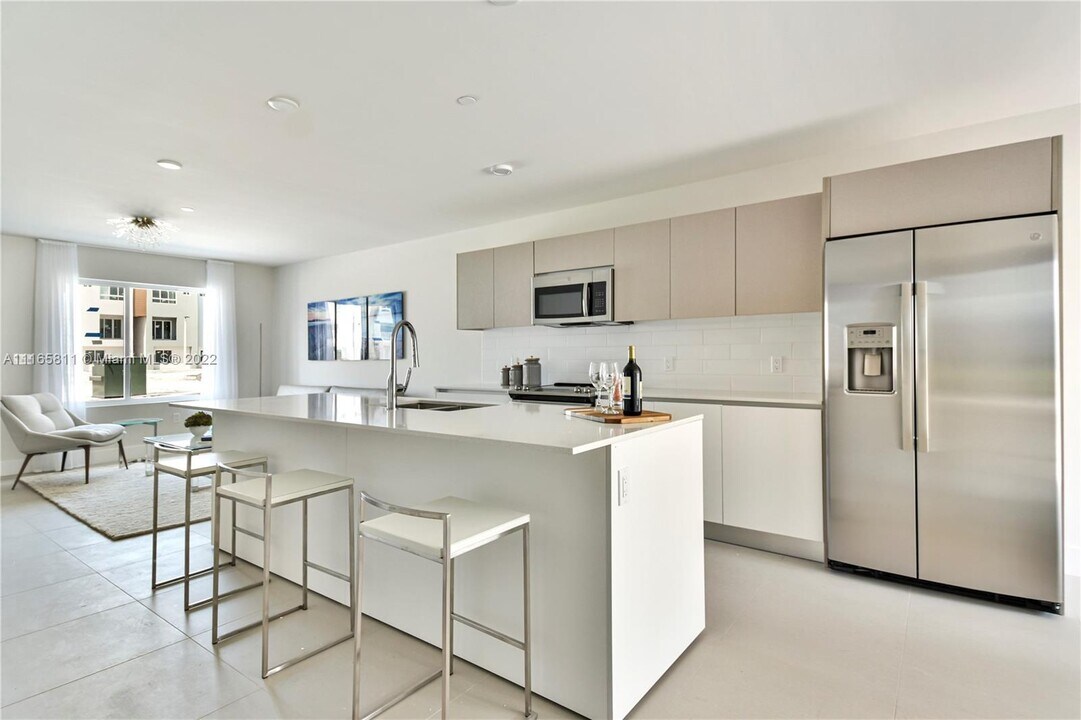 2505 NE 193rd St, Unit 4114 in Aventura, FL - Building Photo