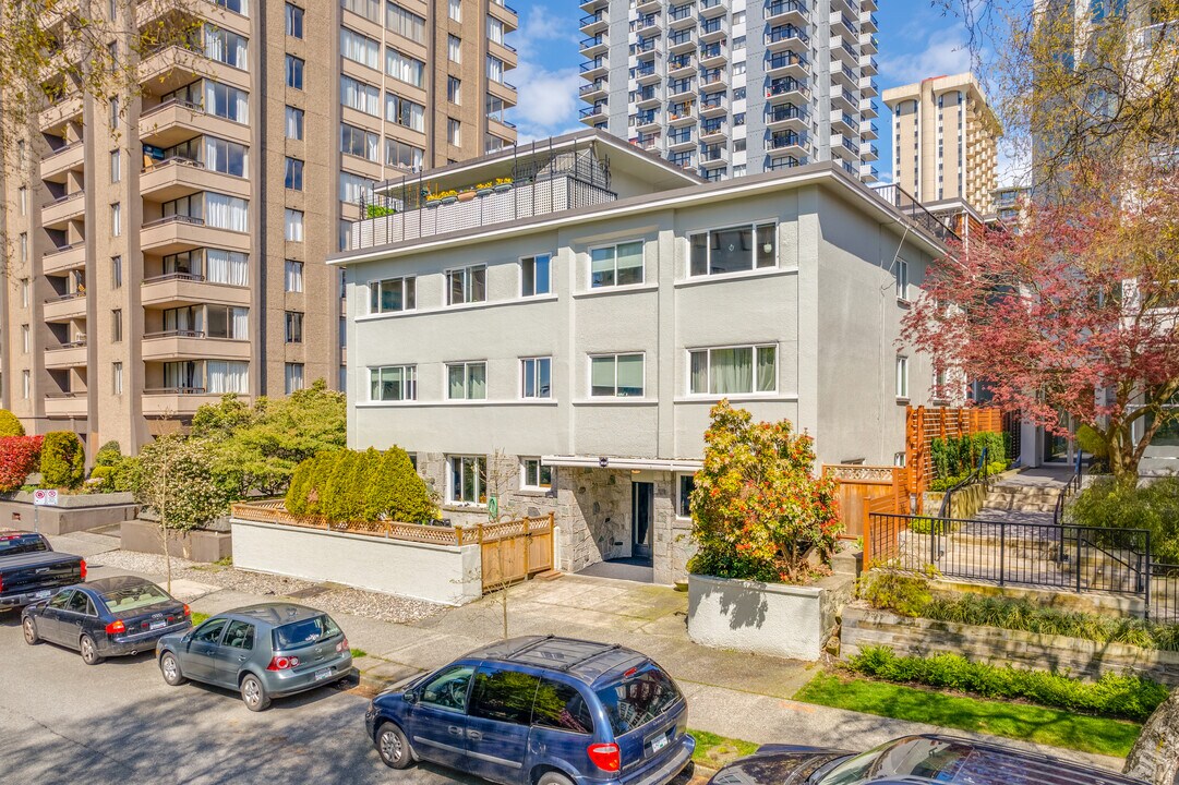 1141 Harwood St in Vancouver, BC - Building Photo