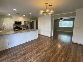 8909 Dontree Way in Elk Grove, CA - Building Photo - Building Photo