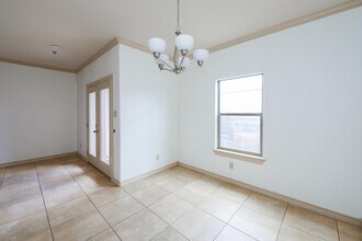 10510 Sandia Dr in Laredo, TX - Building Photo - Building Photo