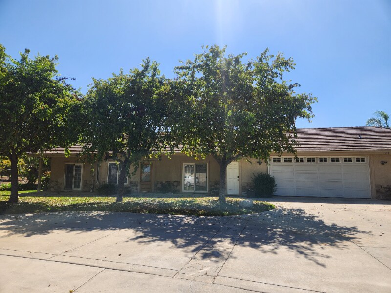 1234 Kendi Ln in Fallbrook, CA - Building Photo