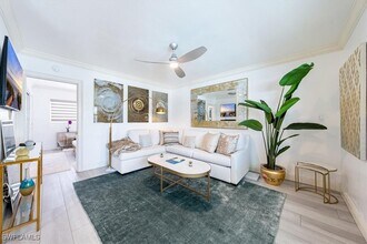 540 4th Ave S in Naples, FL - Building Photo - Building Photo