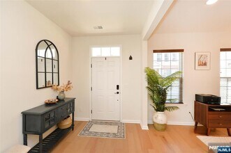 60 Litchfield Ln in Fair Lawn, NJ - Building Photo - Building Photo