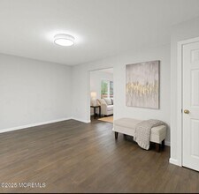 7 Tiger Lilly Ct in Sayreville, NJ - Building Photo - Building Photo