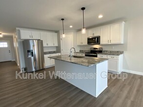 822 Applewood Creek Dr in Fairview Heights, IL - Foto de edificio - Building Photo