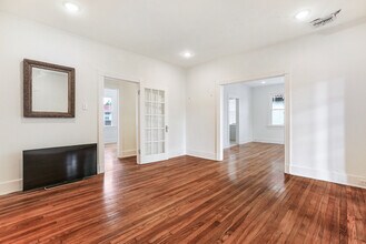 5702 Willow St, Unit 5702 in New Orleans, LA - Foto de edificio - Building Photo