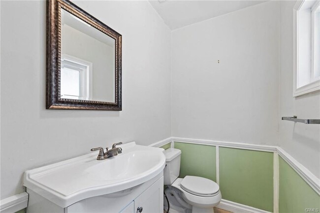 property at 2616 N Poinsettia Ave