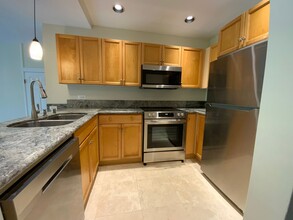 1030 Aoloa Pl in Kailua, HI - Building Photo - Building Photo