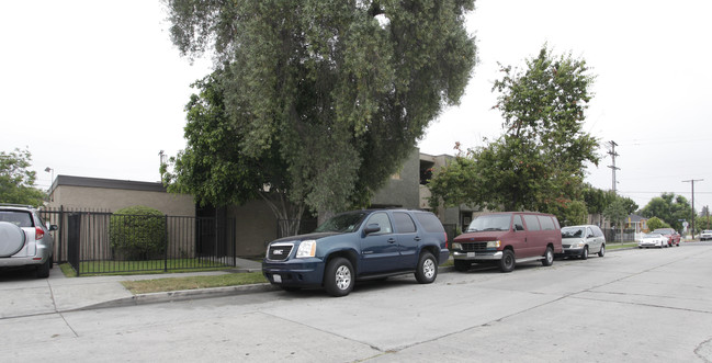 6610 Troost Ave in North Hollywood, CA - Building Photo - Building Photo