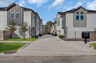 804 Woodcrest Dr in Houston, TX - Building Photo