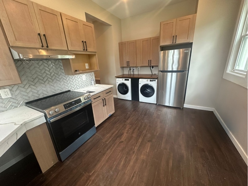 20-28 Otis St in Manchester, CT - Building Photo