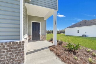 206 Glick Wy in Guyton, GA - Building Photo - Building Photo