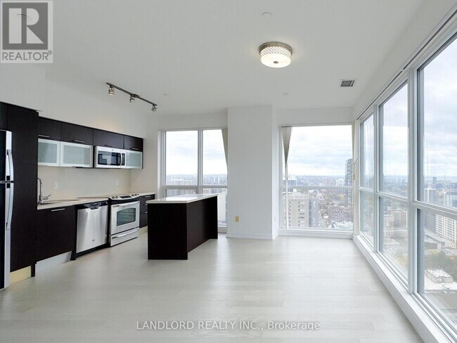 386 Yonge St in Toronto, ON - Building Photo - Building Photo