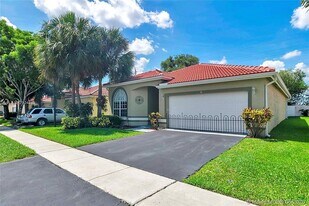 38 Gables Blvd in Weston, FL - Building Photo