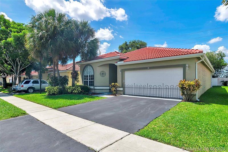 38 Gables Blvd in Weston, FL - Foto de edificio