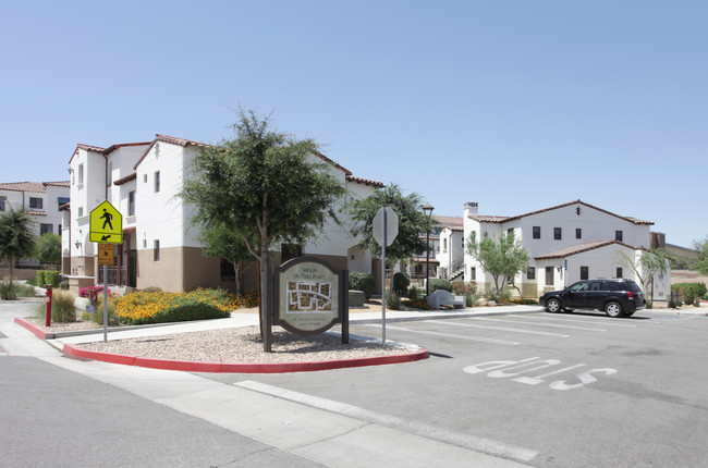 Wolf Waters Place in La Quinta, CA - Foto de edificio - Building Photo