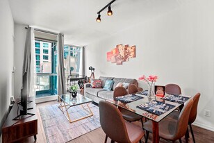 231 Fort York Blvd in Toronto, ON - Building Photo